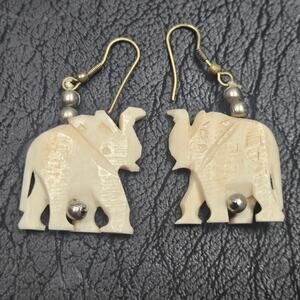 VTG 1970s Bovine Bone Hand Carved Elephant Pierced Earings Boho Hippy Tribal